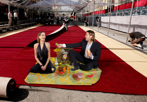 An excited Pitt and Jolie stake out a good waiting spot to hang out at “until the stars arrive.”